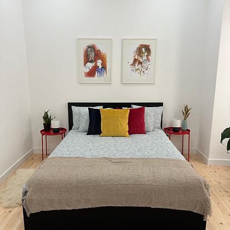 Modern Bedroom In Лиссабон Экстерьер фото