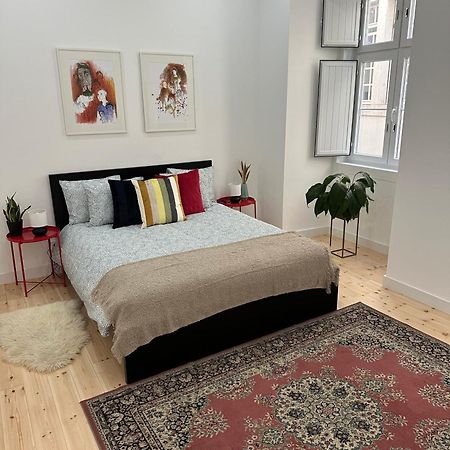 Modern Bedroom In Лиссабон Экстерьер фото